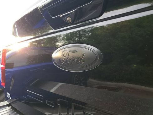 Used 2018 Ford F150 Lariat w/ Equipment Group 502A Luxury AWD/4WD image 6