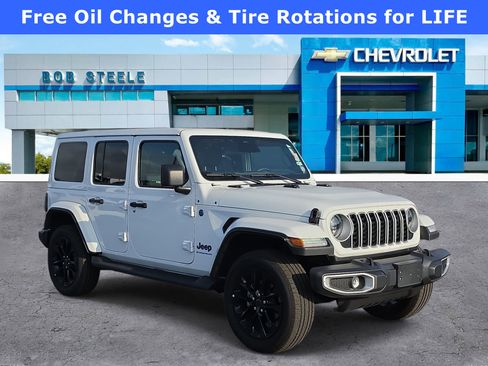 Used 2025 Jeep Wrangler Unlimited Sahara AWD/4WD image 1