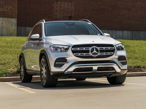 Used 2025 Mercedes-Benz GLE 450 4MATIC image 1