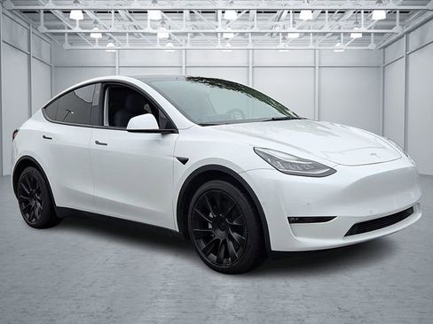 Used 2021 Tesla Model Y Long Range image 3