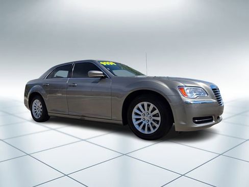 Used 2014 Chrysler 300 image 2