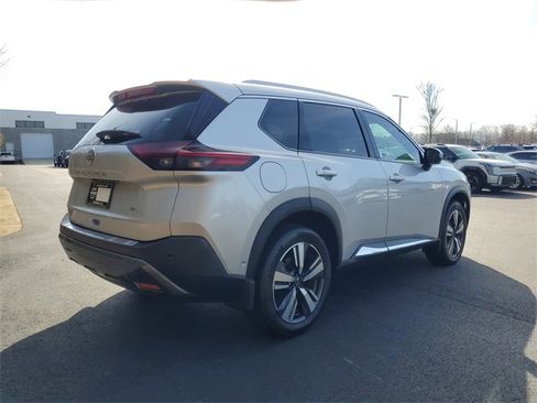 Used 2023 Nissan Rogue SL w/ SL Premium Package image 4