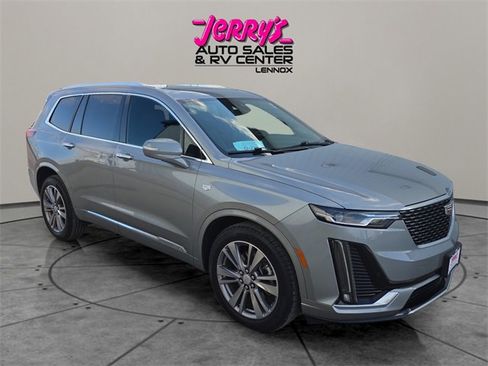 Used 2025 Cadillac XT6 Premium Luxury image 19