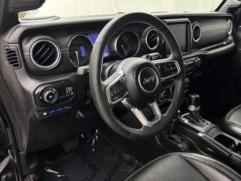 Used 2023 Jeep Wrangler Unlimited Sahara w/ Cold Weather Group AWD/4WD image 10