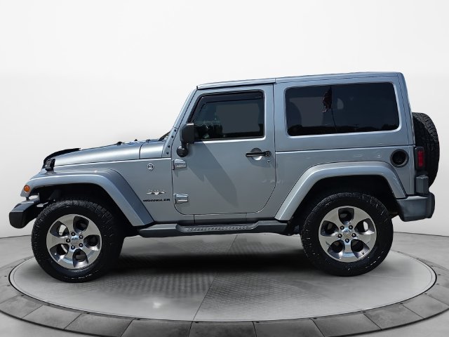 Used 2017 Jeep Wrangler Sahara w/ Connectivity Group AWD/4WD image 2