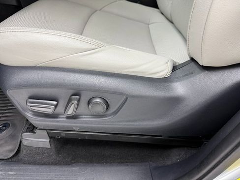 Used 2025 Toyota Tacoma Limited image 28