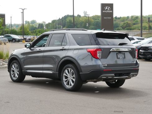 Used 2023 Ford Explorer XLT w/ Equipment Group 202A AWD/4WD image 8