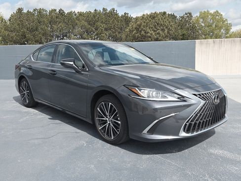 Used 2025 Lexus ES 300h w/ Premium Package image 2