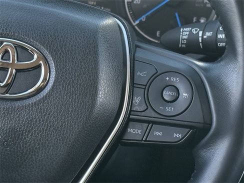 Used 2024 Toyota Venza LE image 14