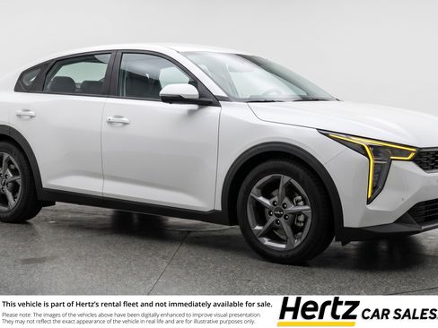 Used 2025 Kia K4 LXS FWD image 1