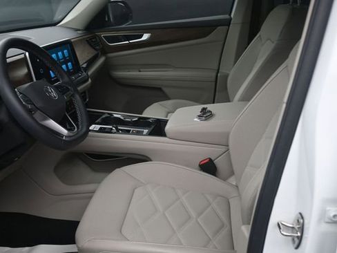 Used 2024 Volkswagen Atlas SE FWD image 15