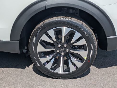 New 2026 Ford Explorer Platinum image 8