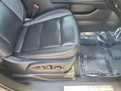 Used 2022 Chevrolet Tahoe Z71 w/ Luxury Package image 18