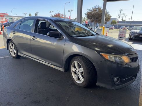 Used 2012 Toyota Camry SE image 6