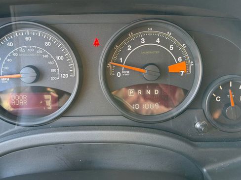 Used 2014 Jeep Patriot Latitude FWD image 39