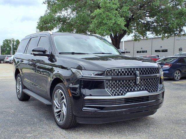 New 2026 Lincoln Navigator Premiere AWD/4WD image 4
