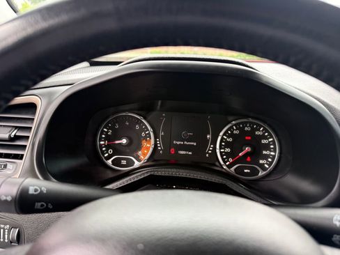 Used 2017 Jeep Renegade Latitude AWD/4WD image 18