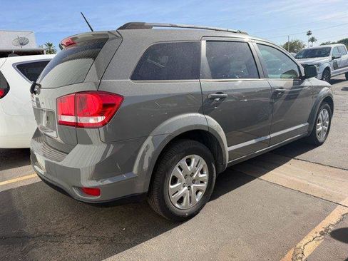 Used 2019 Dodge Journey SE image 3