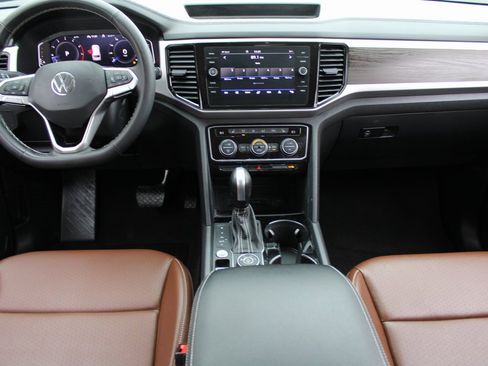 Certified 2022 Volkswagen Atlas SE image 19