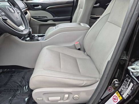 Used 2015 Toyota Highlander Limited AWD/4WD image 16