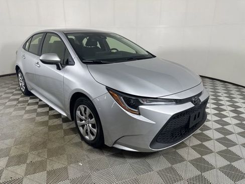 Used 2022 Toyota Corolla LE FWD image 1