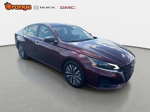 Used 2025 Nissan Altima 2.5 SV FWD image 1