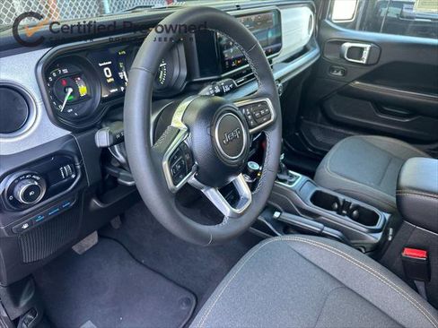 Certified 2025 Jeep Wrangler Unlimited Sahara AWD/4WD image 11