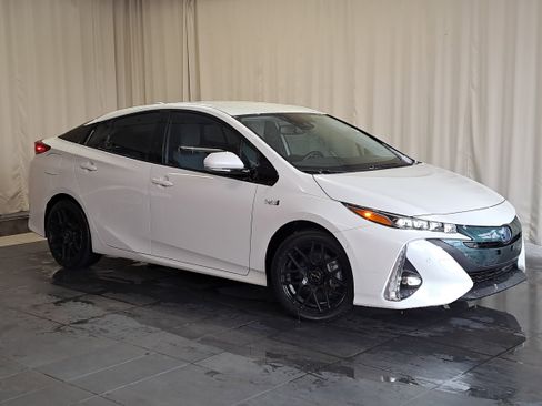Used 2020 Toyota Prius Prime LE image 31