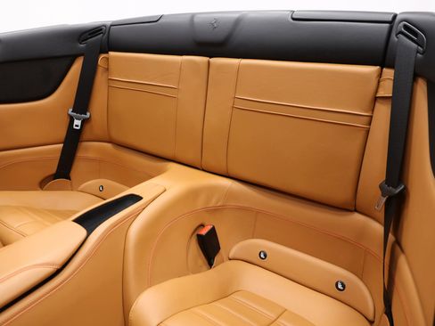Used 2015 Ferrari California T image 49