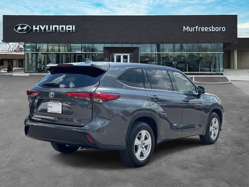 Used 2020 Toyota Highlander LE FWD image 5