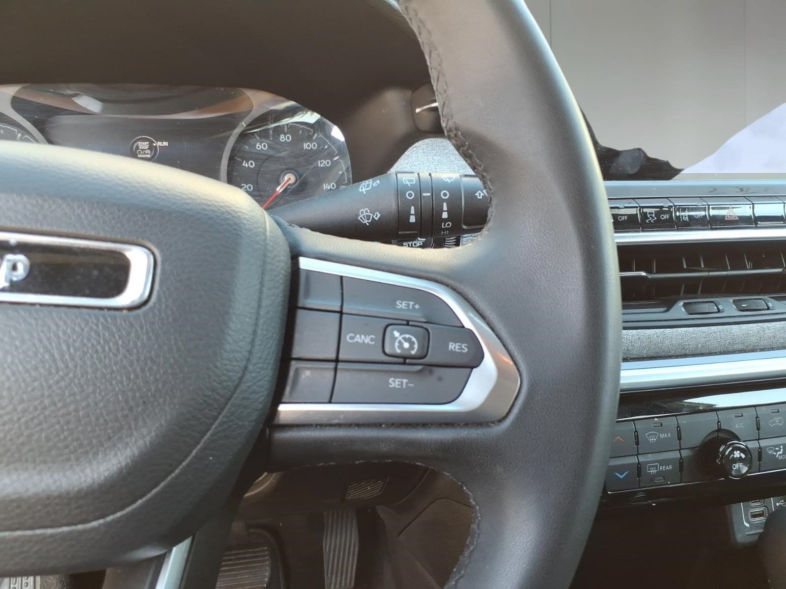 Used 2024 Jeep Compass Latitude AWD/4WD image 11