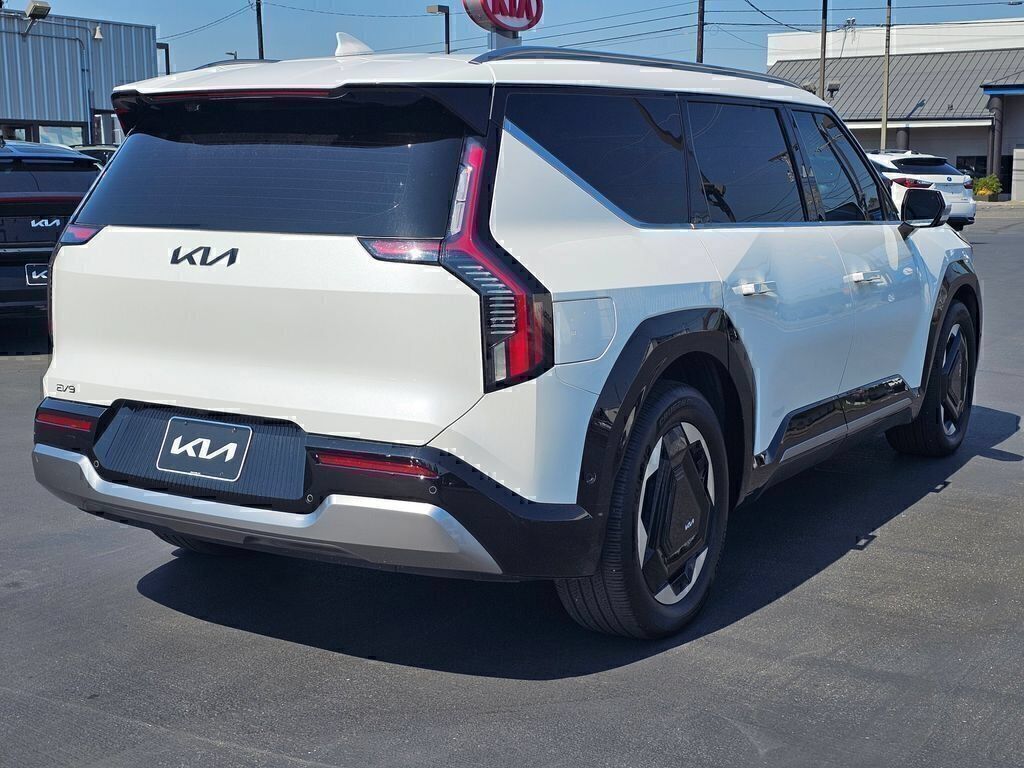 Used 2024 Kia EV9 Land AWD/4WD image 5