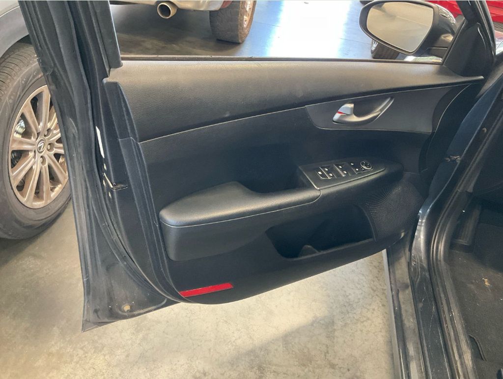 Used 2020 Kia Forte Sedan FWD image 11