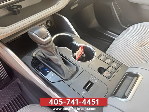 Used 2023 Toyota Highlander LE FWD image 20