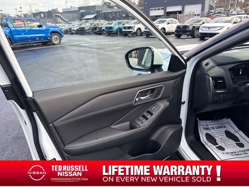 New 2026 Nissan Rogue Platinum image 10