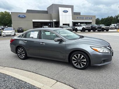 Used 2017 Nissan Altima 2.5 SL w/ Moonroof Package