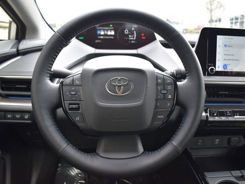 Used 2024 Toyota Prius XLE AWD/4WD image 9