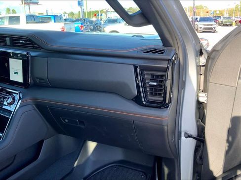 Used 2025 GMC Sierra 2500 AT4 w/ AT4 Premium Plus Package image 18