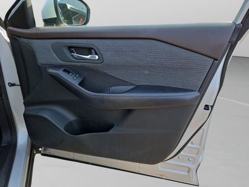 Used 2021 Nissan Rogue SV image 32