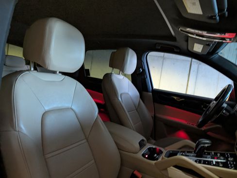 Used 2023 Porsche Cayenne image 20