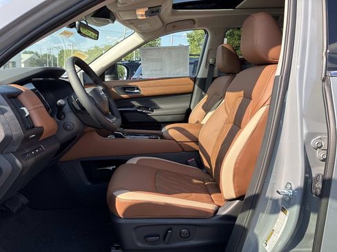 New 2026 Nissan Pathfinder Platinum AWD/4WD image 11