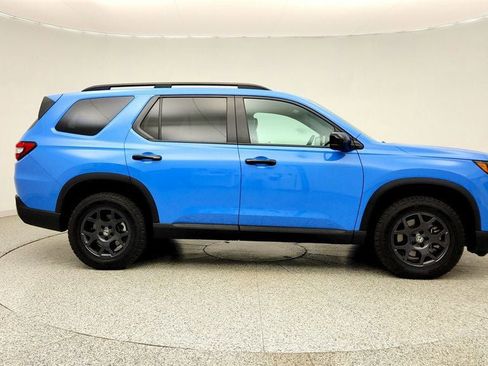 Used 2025 Honda Pilot TrailSport image 4