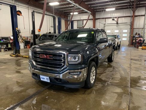 Used 2018 GMC Sierra 1500 SLE w/ SLE Value Package image 2