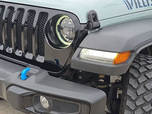 Used 2023 Jeep Wrangler Unlimited w/ Sun & Screen Package image 37