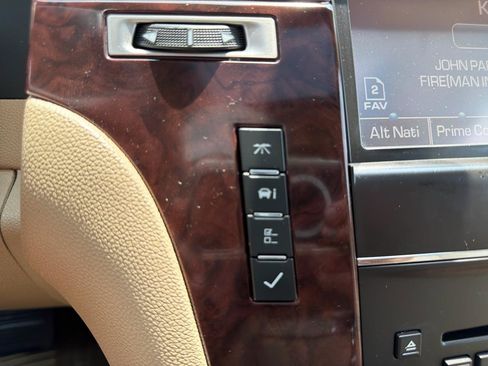 Used 2012 Cadillac Escalade Luxury RWD image 18