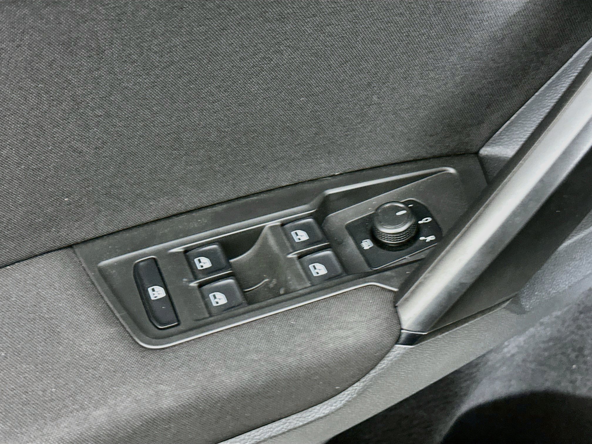 Used 2019 Volkswagen Tiguan S w/ Driver Assistance Package FWD image 15