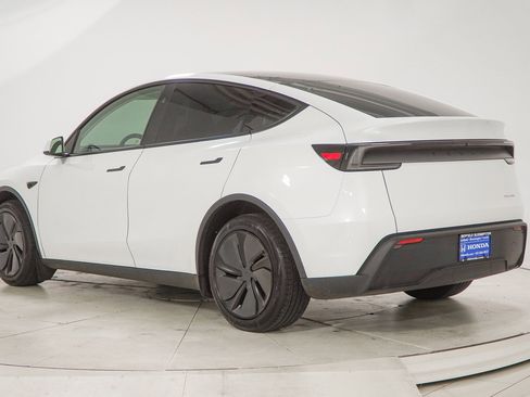 Used 2026 Tesla Model Y AWD image 6