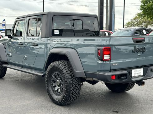 Used 2025 Jeep Gladiator Sport image 6
