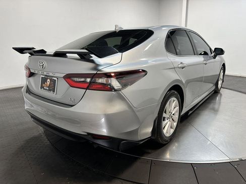 Used 2022 Toyota Camry LE image 12