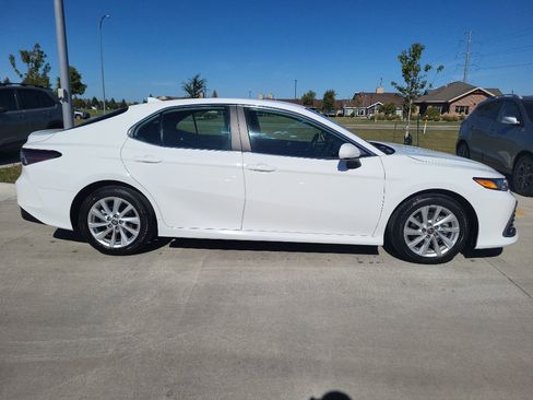 Used 2023 Toyota Camry LE image 5
